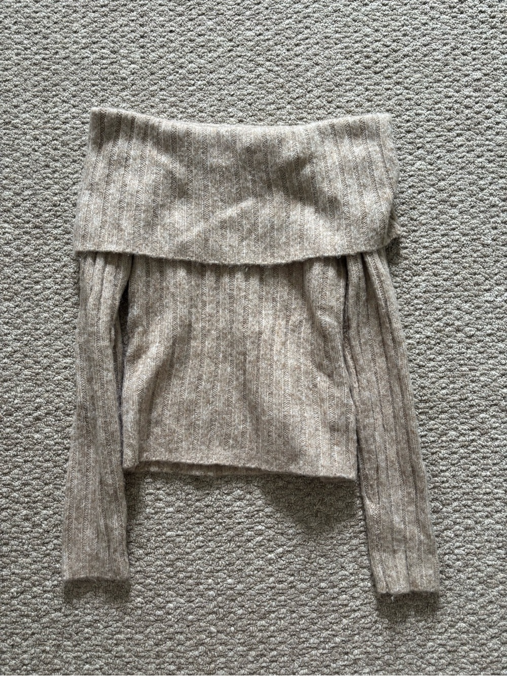 Abercrombie - Off-Shoulder Ribbed Sweater